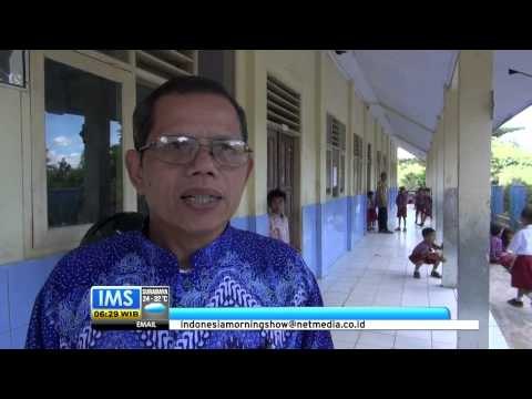 Jembatan Putus, Siswa Menyeberangi Sungai dengan Perahu Karet ke Sekolah - IMS