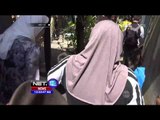 Petugas Evakuasi 2 Anak Terlantar di Jombang - NET12