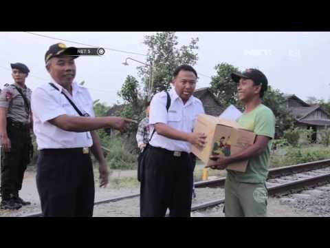 PT KAI Bagikan Puluhan Sembako Kepada Petugas Palang Pintu Kereta - NET5