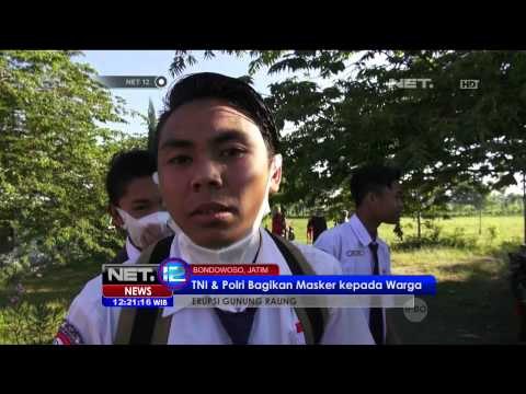 TNI dan Polri Bagikan Masker Kepada Warga akibat Erupsi Gunung Raung - NET12