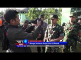 Petugas Gabungan Bersihkan Abu Vulkanis di Posko Darurat Bencana Bondowoso - NET12