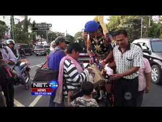 Gatot Kaca Bagi Takjil Gratis di Solo - NET24