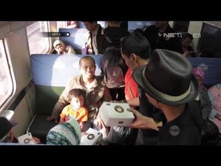 Puluhan Model Cantik Berkostum Unik Sambut Pemudik di Stasiun Solo - NET5