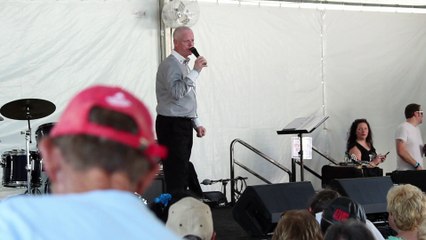 Chris Drummond sings 'Follow That Dream' Elvis Week 2017