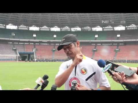 Semen Padang Berlatih dalam Kondisi Hujan IMS