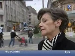 Jean-Pierre Sueur et son équipe en campagne à Orléans