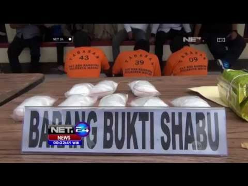 Ribuan Botol Miras dan VCD Bajakan Dimusnahkan Petugas - NET24