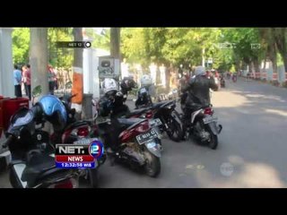 Gerbang Ditutup, Belasan PNS Telat Apel Tertahan di Luar Pagar - NET12