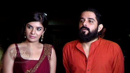 Raj Singh Arora COMPLIEMTS His Girlfriend Pooja Gor At Diwali Bash | Diwali 2017