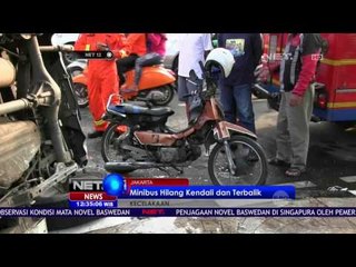 Minibus Hilang Kendali dan Terbalik di Jaksel - NET12