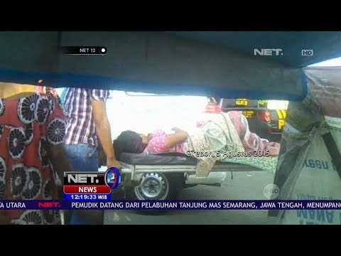 Seorang Wanita Melahirkan Dipinggir Jalan dan Lampu Lalu Lintas - Net 12