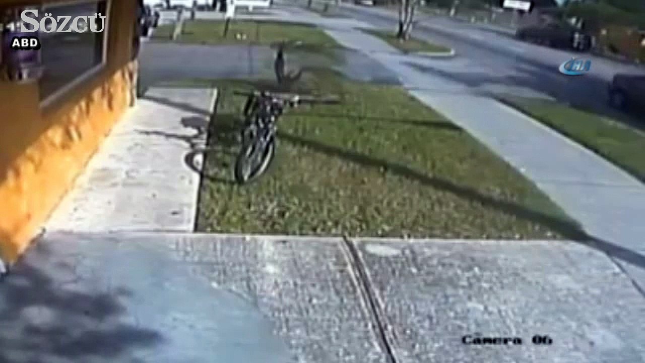 Uçak araçların arasına böyle indi