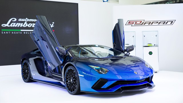 Así debutó el Aventador S Roadster en el 50 aniversario de Lamborghini en Japón