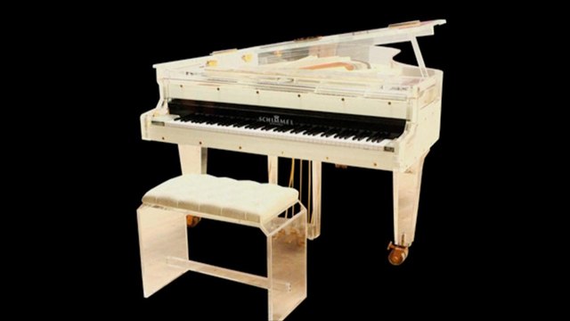 هذا الصباح- عشرات مقتنيات ألفيس بريسلي للبيع في مزاد