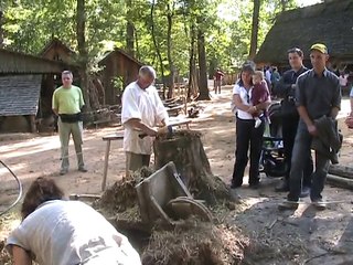 Guédelon-2009-Fabrication du torchis
