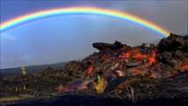 Une scène incroyable encore jamais filmée : lave en fusion sur fond d'arc en ciel