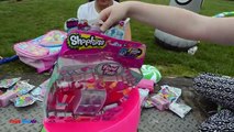 Zoingo Boingo! Shopkins Toy Challenge Race Shopkins Toy Hunt | Giant Surprise Egg Opening