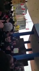 İhsan Eliaçık'a kitap fuarında saldırı!