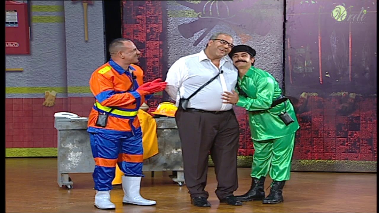 لما تكون فى عيد ميلاد وصحابك يخليك تغني بالعافية علي طريقة بيومي فؤاد ونجوم تياترو مصر