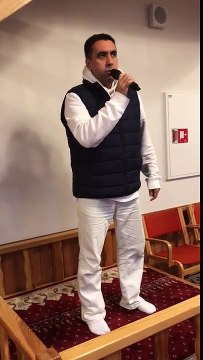 Metin Demirtas. Fetih Camii Hedehusene Danimarka. Kamet nasil okunmali? Harameyn usulü kamet. Kamet Nedir ve Nasil Getirilir? Iqamah al salah. Namaz icin kamet. Kamet dinle. Iqamat al salah Masjid An-Nabawi. Medine müezzini -Sheikh Essam Bukhari taklidi.