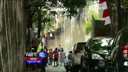 Tải video: Perahu Karet Jadi Andalan Warga Karena Banjir - NET12