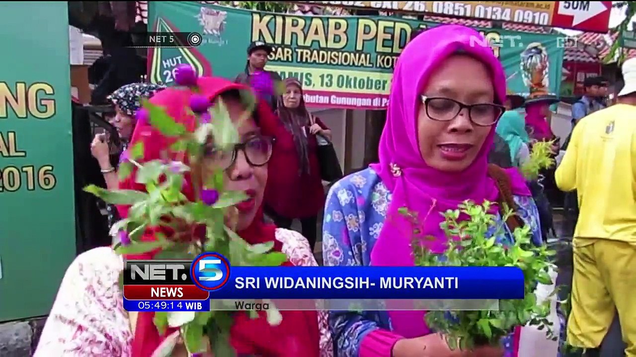 Kirab Pasar 2000 Lebih Pedagang Arak Gunungan - NET 5