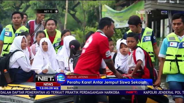 Banjir Tak Kunjung Surut, Perahu Karet Diterjunkan untuk Antar Jemput Siswa Sekolah - NET12