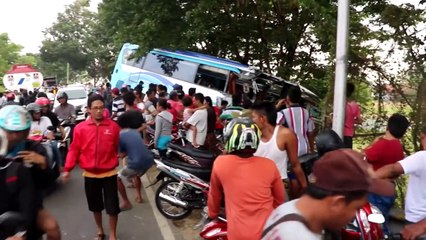 Tabrakan Bus Kementrian Sosial RI - NET 24