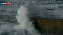 İngiltere'de fırtına alarmı: Dev dalgalar oluştu