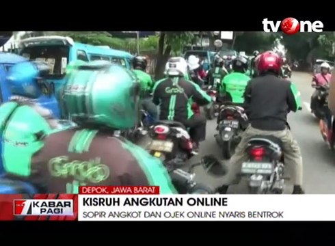 Sopir Angkot Hadang Ojek Online, Polisi Turun Tangan Melerai