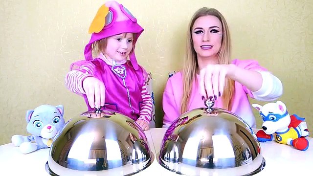 Обычная Еда против Мармелада Челлендж! Мама ПЛАЧЕТ! СУПЕР ИГРЫ Real Food vs Gummy Food