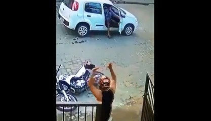 Il se fait voler sa moto sous la menace d'une arme.