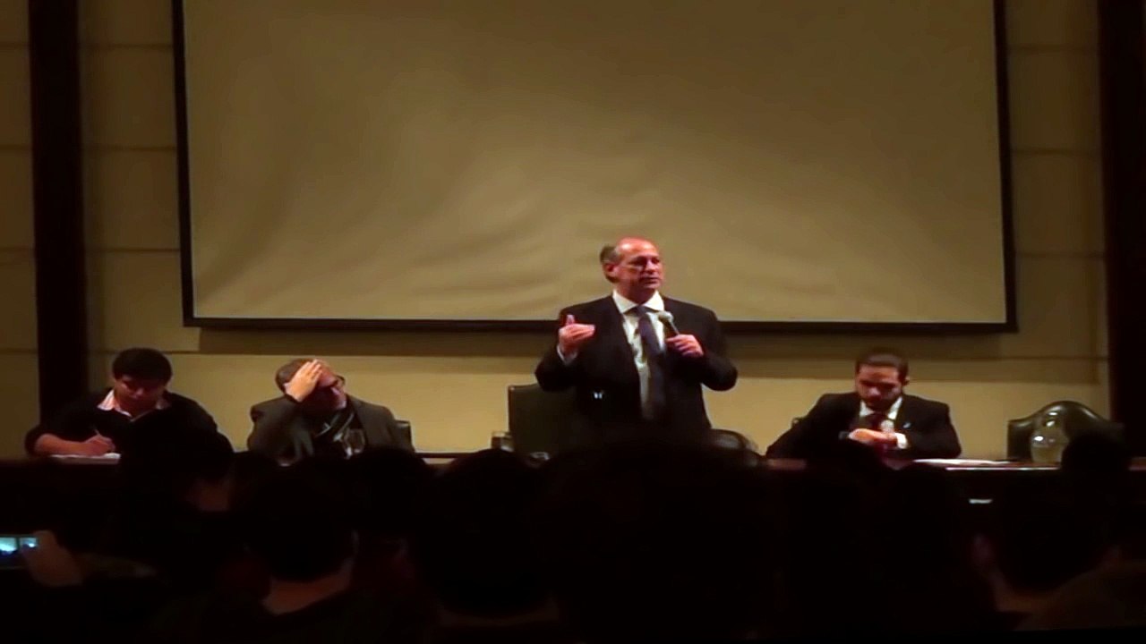 Ciro Gomes - PALESTRA NA ARGENTINA (Universidade Nacional de Rosário)