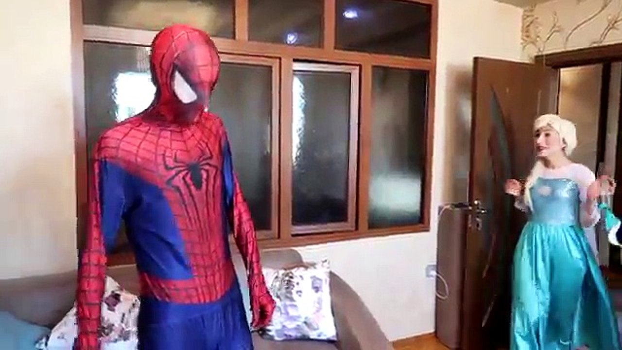 Frozen Elsa & Spiderman THIEF GOT WRONG BUTT Joker Hulk Shark Attack Fun Superhero Movie real life