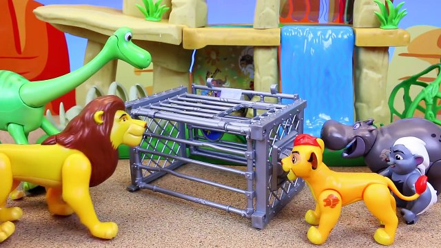 The Lion Guard Kion vs The Good Dionsaur Arlo Traps Simba Defending the Pride Lands Against Hyenas