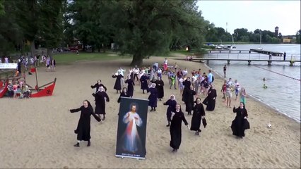 Des bonnes soeurs en mode electro