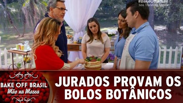 Jurados provam os bolos botânicos dos confeiteiros