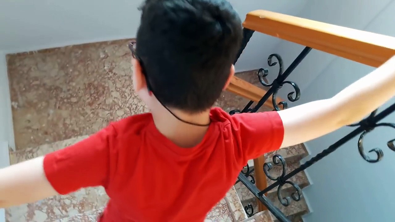 SAKLAMBAÇ OYNADIK, neredeyse dolabı yıkıyorduk, girmediğimiz delik kalmadı