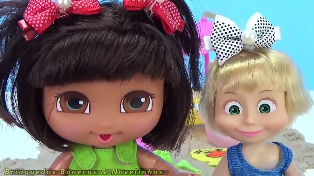 Baby Dora a Aventureira e Masha brincando na Praia com animais de areia massinha kinetic sand