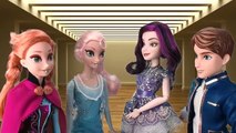 Frozen Elsa and Anna Become Vampires at a Haunted House! With Descendants Mal and Ben Halloween