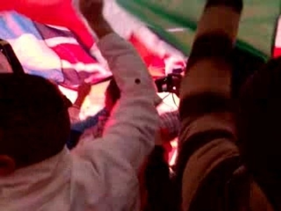 OL-OM sous la bache MTP a l'entrée des joueurs