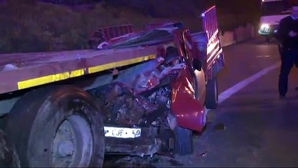 Kamyonet Tıra Çarptı: 1 Ölü