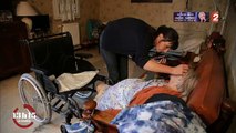 Une infirmière en panique en découvrant une patiente inconsciente sur son canapé - Regardez
