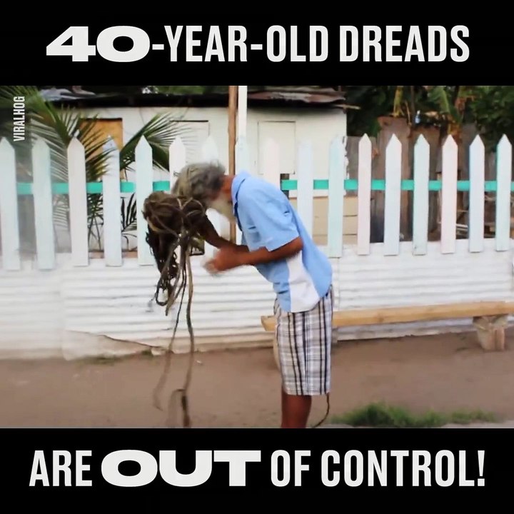 Ce Rasta nous dévoile ses Dreadlocks vieilles de 40 ans! Dingue