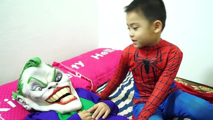 Trẻ Em Joker Đánh Rắm Người Nhện Bảo Vệ Công Chúa Elsa Cảnh Sát Bắn Súng Săn Trứng ➤ Kubin & Lily ➤