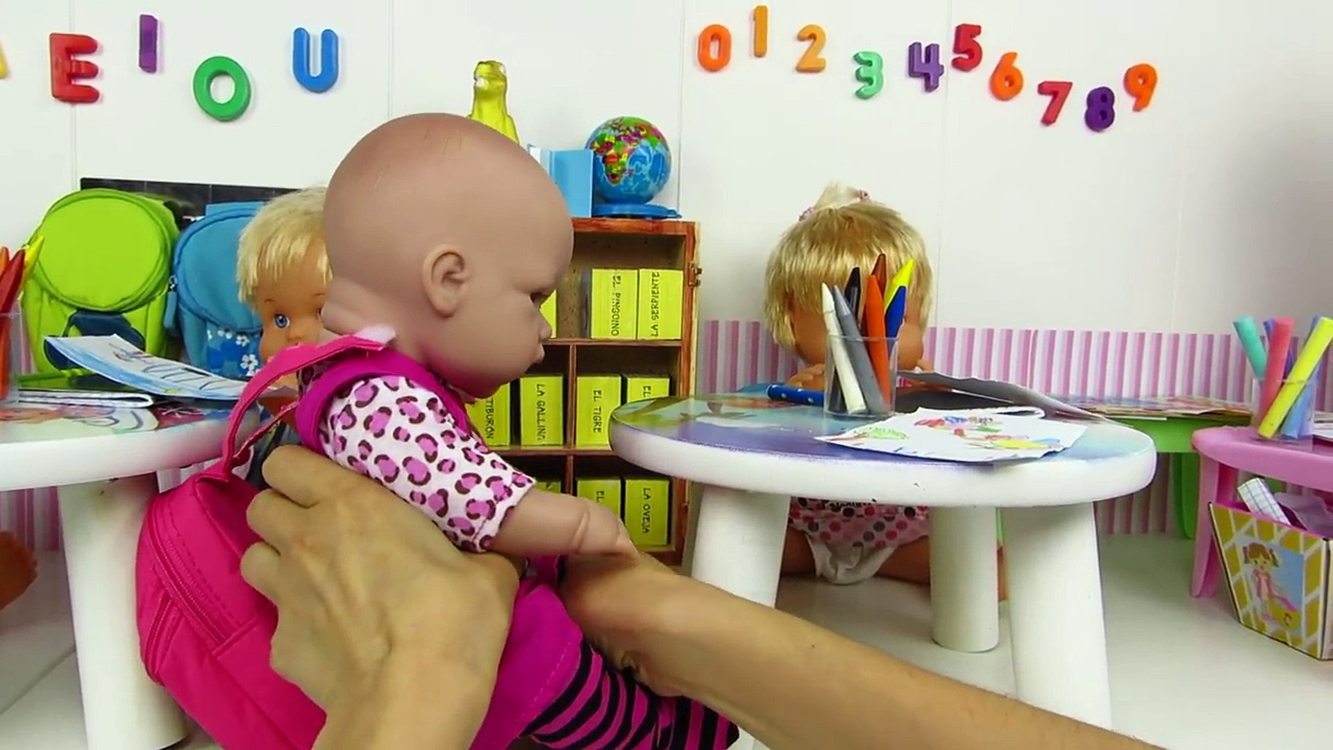 Nenuco al cole, la muñeca bebé Lucía va a la escuela con los bebés muñecos  Nenuco en español – Видео Dailymotion