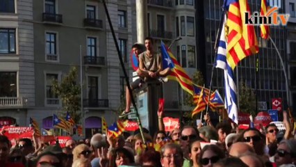 Download Video: Thousands protest in Barcelona as Spain announces it will sack Catalan gov't