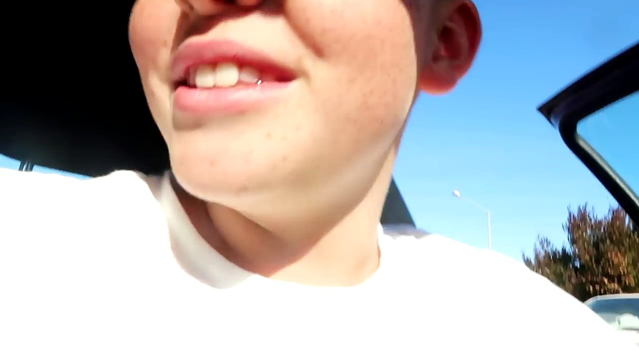 VISITING FREDDY FAZBEAR PIZZA PLACE IN REAL LIFE!