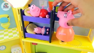 ☀ Peppa Pig Swimming Race ☀ Peppa Pig and George Pig go Swimming with Daddy Pig & Mummy Pig ☀