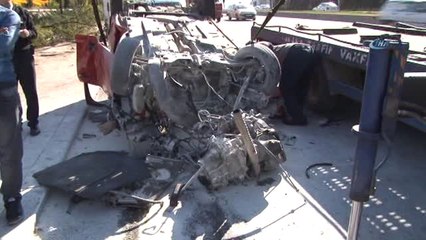 Hurda Yığınına Dönen Araçtan Sağ Çıktı